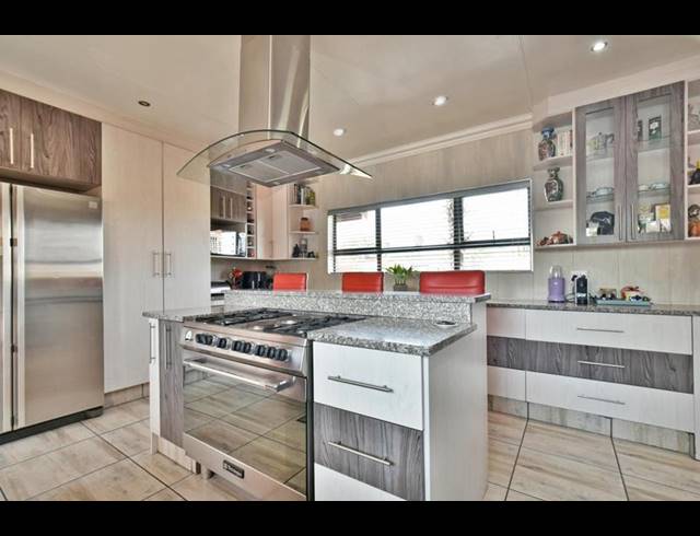 4 BEDROOM HOUSE FOR SALE IN GLENVISTA